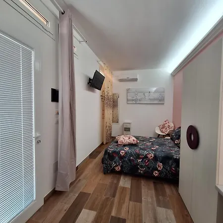 Salvo E Terry Oda ve Kahvaltı Avola