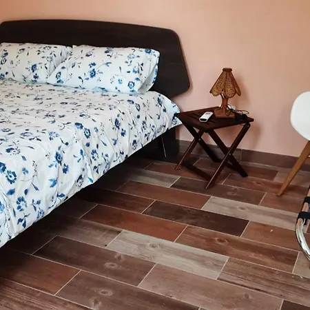 Salvo E Terry Oda ve Kahvaltı Avola
