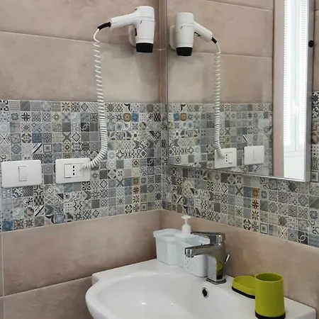 Salvo E Terry Oda ve Kahvaltı Avola